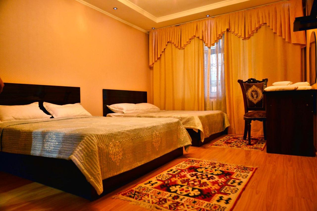 Astoria B&B Osh Exterior foto